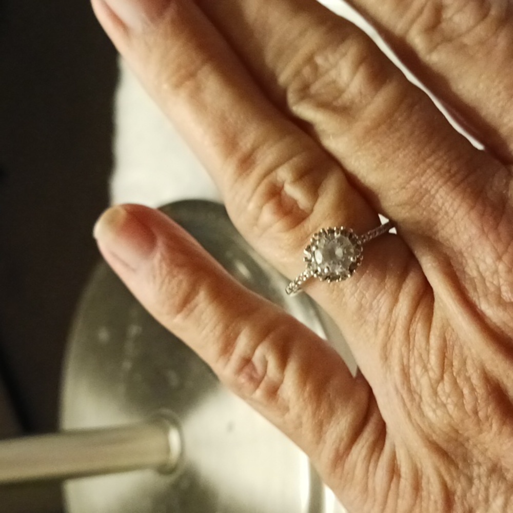 925 Silver Cocktail/Engagement ring.  SIZE 8 B2 0103